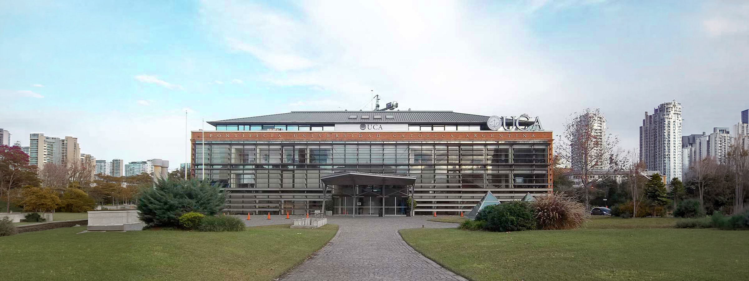 UCA — fachada del campus